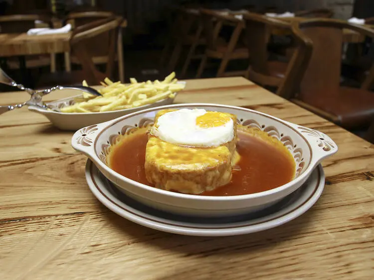 7 BEST FRANCESINHA RESTAURANTS IN PORTO.